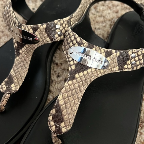 Michael Kors flat sandals. EUC only wore a handful of times. - Picture 2 of 4